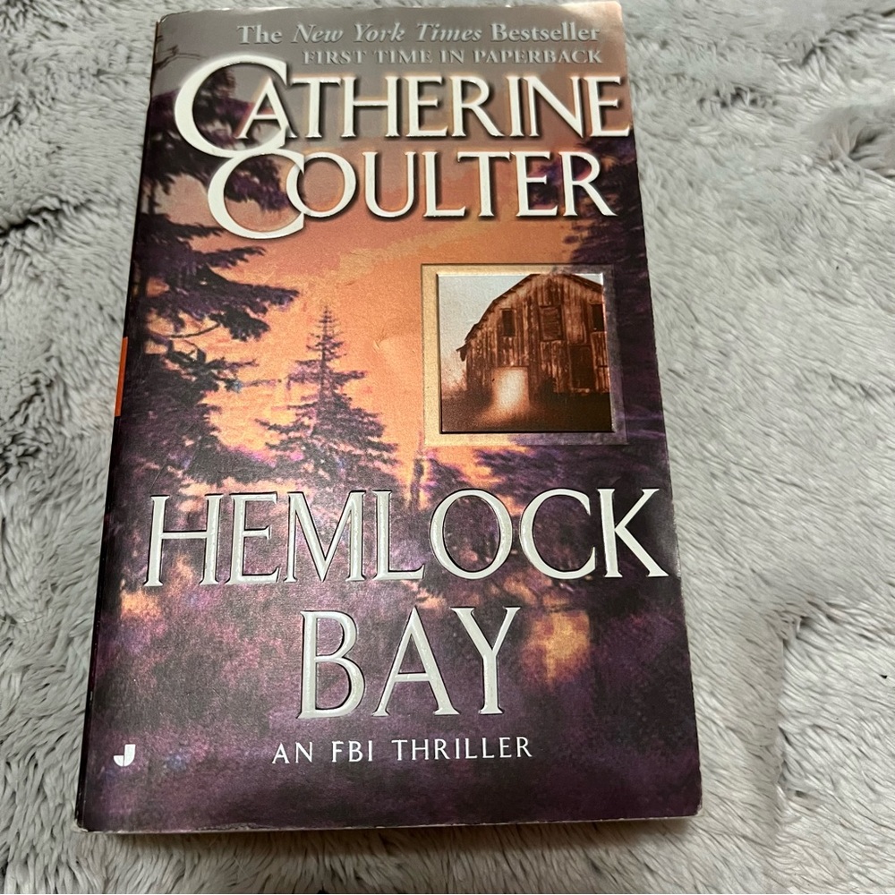 🌴Hemlock Bay by Catherine Coulter Paperback Book